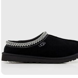 Black ugh Tasman slippers